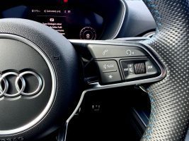 Audi TT Roadster 45 TFSI quattro S line competition in Blau als Cabrio/Roadster - Fahrzeugfoto 14