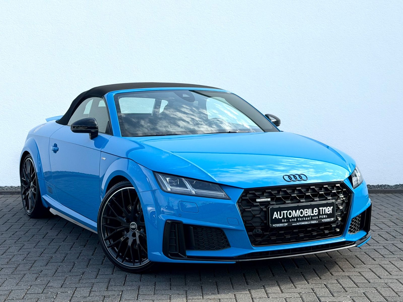 Audi TT Roadster 45 TFSI quattro S line competition - Bild 16 Audi TT Roadster 45 TFSI quattro S line competition in Blau als Cabrio/Roadster - Fahrzeugfoto 16