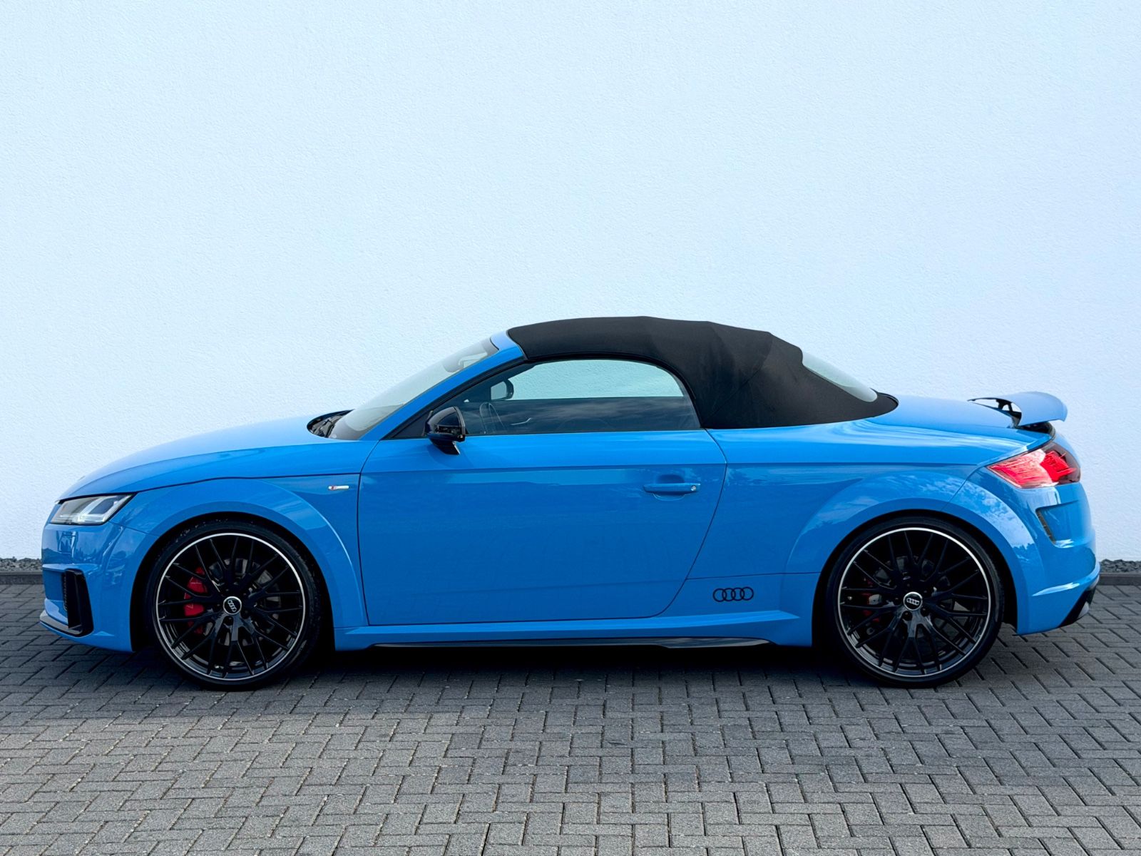 Audi TT Roadster 45 TFSI quattro S line competition - Bild 19 Audi TT Roadster 45 TFSI quattro S line competition in Blau als Cabrio/Roadster - Fahrzeugfoto 19