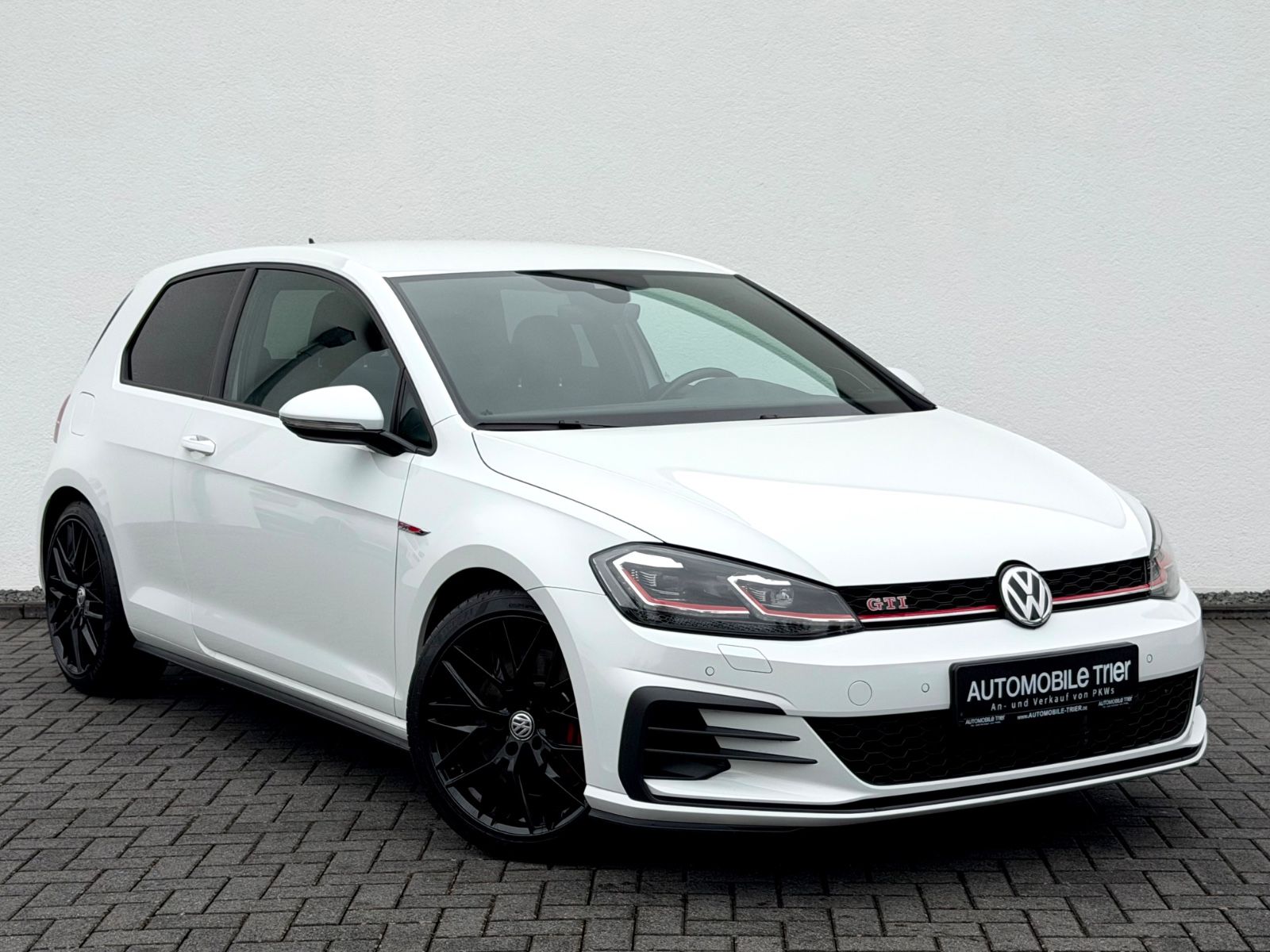 Volkswagen Golf 7 Lim. GTI Performance /LED/CAM/CARPLAY/ - Bild 3 Volkswagen Golf 7 Lim. GTI Performance /LED/CAM/CARPLAY/ in Weiß als Sportwagen/Coupé - Fahrzeugfoto 3
