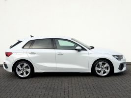 Audi A3 Sportback 35 TFSI S line/NAVI/LED/PDC/CARPLAY in Weiß als Limousine - Fahrzeugfoto 4