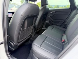 Audi A3 Sportback 35 TFSI S line/NAVI/LED/PDC/CARPLAY in Weiß als Limousine - Fahrzeugfoto 14
