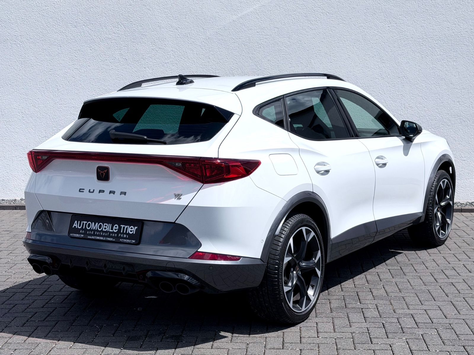 Cupra Formentor VZ 2.0 TSI DSG 4Drive /LED/ACC/CAM/ - Bild 5 Cupra Formentor VZ 2.0 TSI DSG 4Drive /LED/ACC/CAM/ in Weiß als SUV/Geländewagen/Pickup - Fahrzeugfoto 5