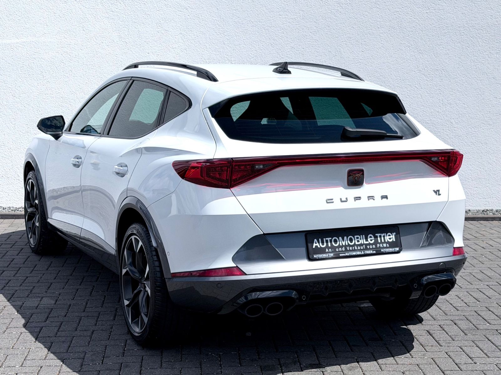 Cupra Formentor VZ 2.0 TSI DSG 4Drive /LED/ACC/CAM/ - Bild 7 Cupra Formentor VZ 2.0 TSI DSG 4Drive /LED/ACC/CAM/ in Weiß als SUV/Geländewagen/Pickup - Fahrzeugfoto 7