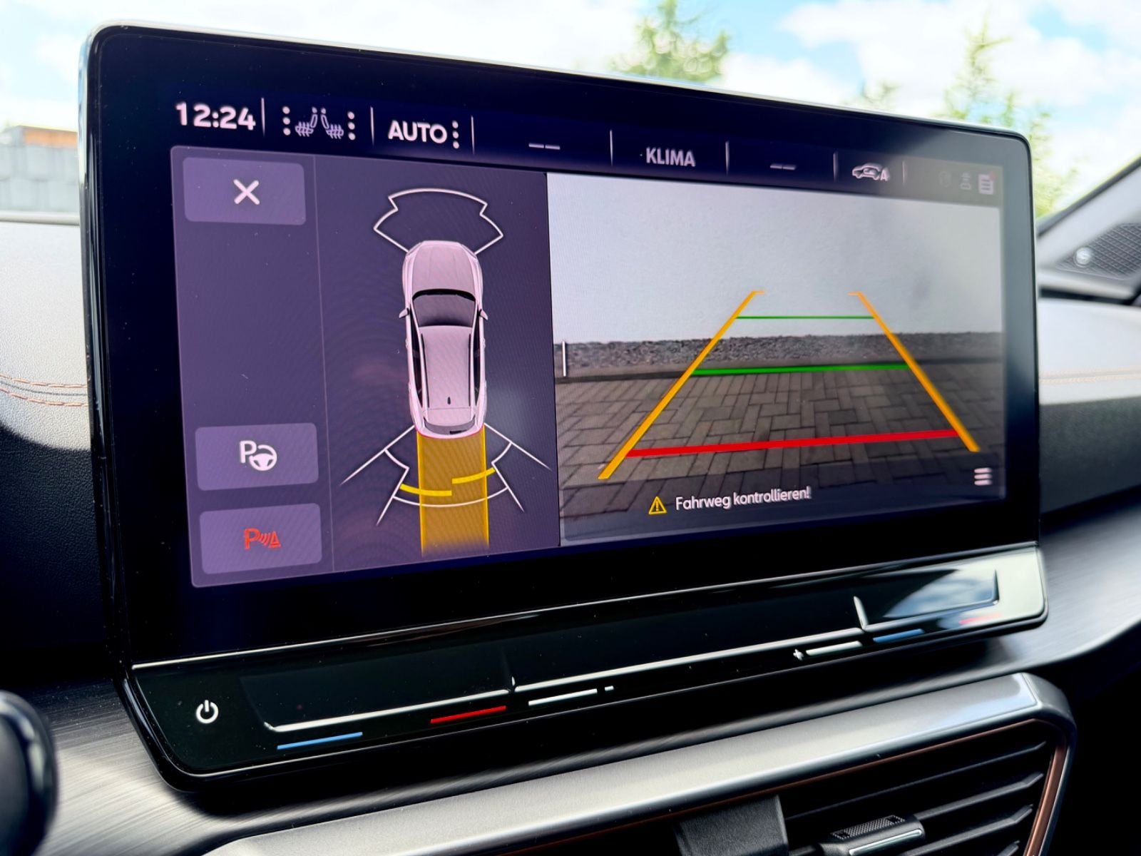 Cupra Formentor VZ 2.0 TSI DSG 4Drive /LED/ACC/CAM/ - Bild 18 Cupra Formentor VZ 2.0 TSI DSG 4Drive /LED/ACC/CAM/ in Weiß als SUV/Geländewagen/Pickup - Fahrzeugfoto 18