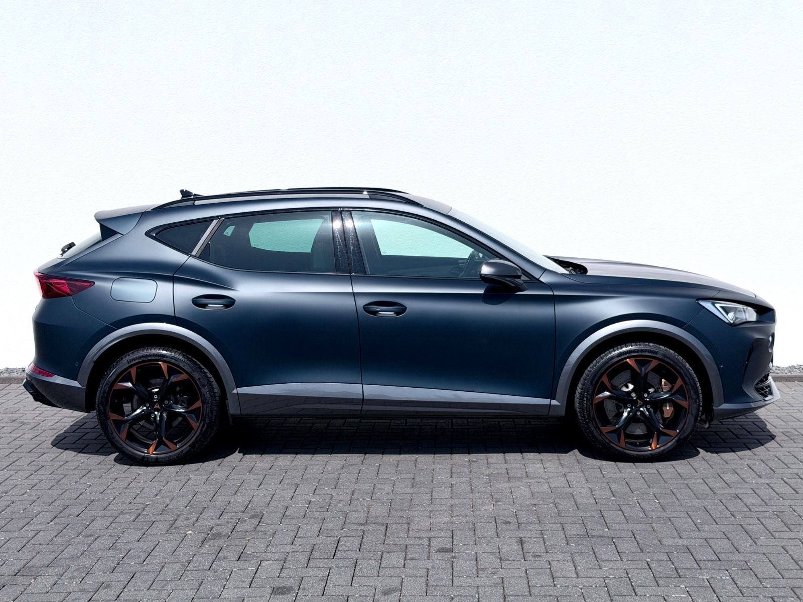 Cupra Formentor VZ 2.0 TSI DSG 4Drive /LED/ACC/CAM/ - Bild 4 Cupra Formentor VZ 2.0 TSI DSG 4Drive /LED/ACC/CAM/ in Blau als SUV/Geländewagen/Pickup - Fahrzeugfoto 4