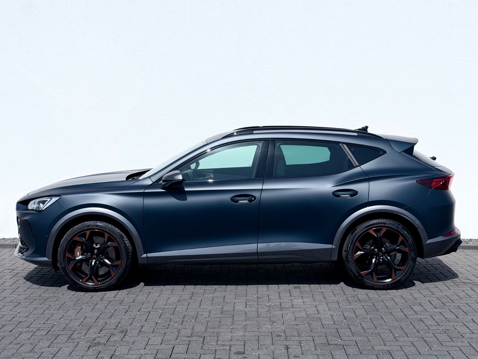 Cupra Formentor VZ 2.0 TSI DSG 4Drive /LED/ACC/CAM/ - Bild 8 Cupra Formentor VZ 2.0 TSI DSG 4Drive /LED/ACC/CAM/ in Blau als SUV/Geländewagen/Pickup - Fahrzeugfoto 8