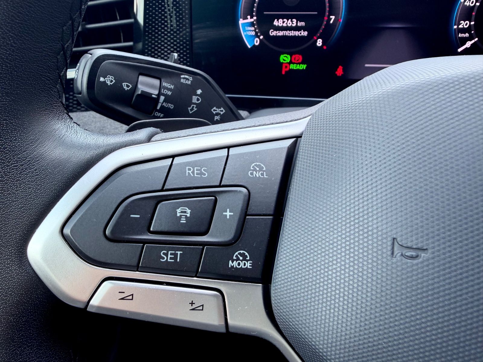 Volkswagen Passat Variant 1.5 TSI DSG /LED/ACC/CAM/1.HAND/ - Bild 15 Volkswagen Passat Variant 1.5 TSI DSG /LED/ACC/CAM/1.HAND/ in Schwarz als Kombi - Fahrzeugfoto 15