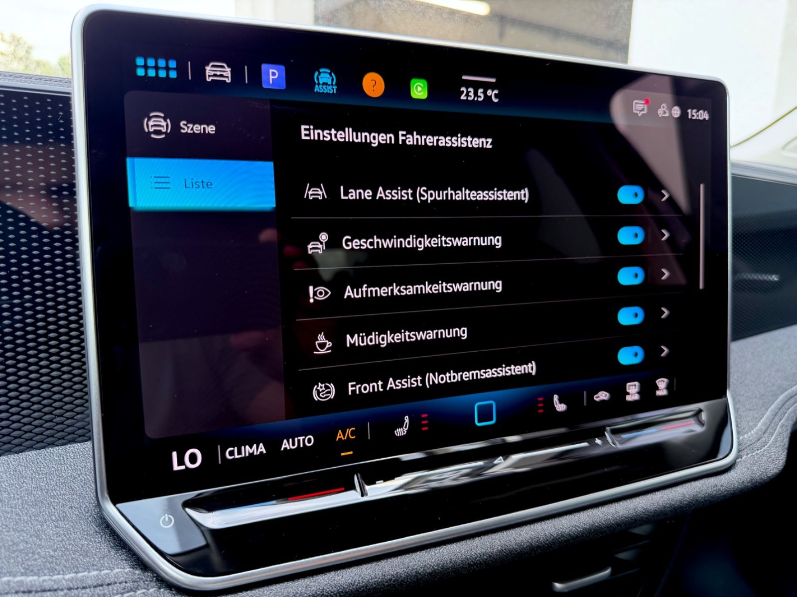 Volkswagen Passat Variant 1.5 TSI DSG /LED/ACC/CAM/1.HAND/ - Bild 19 Volkswagen Passat Variant 1.5 TSI DSG /LED/ACC/CAM/1.HAND/ in Schwarz als Kombi - Fahrzeugfoto 19