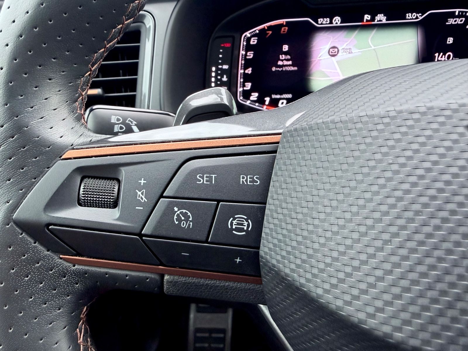 Cupra Ateca VZ 2.0 TSI DSG 4Drive /NAVI/LED/360°CAM/ - Bild 15 Cupra Ateca VZ 2.0 TSI DSG 4Drive /NAVI/LED/360°CAM/ in Weiß als SUV/Geländewagen/Pickup - Fahrzeugfoto 15