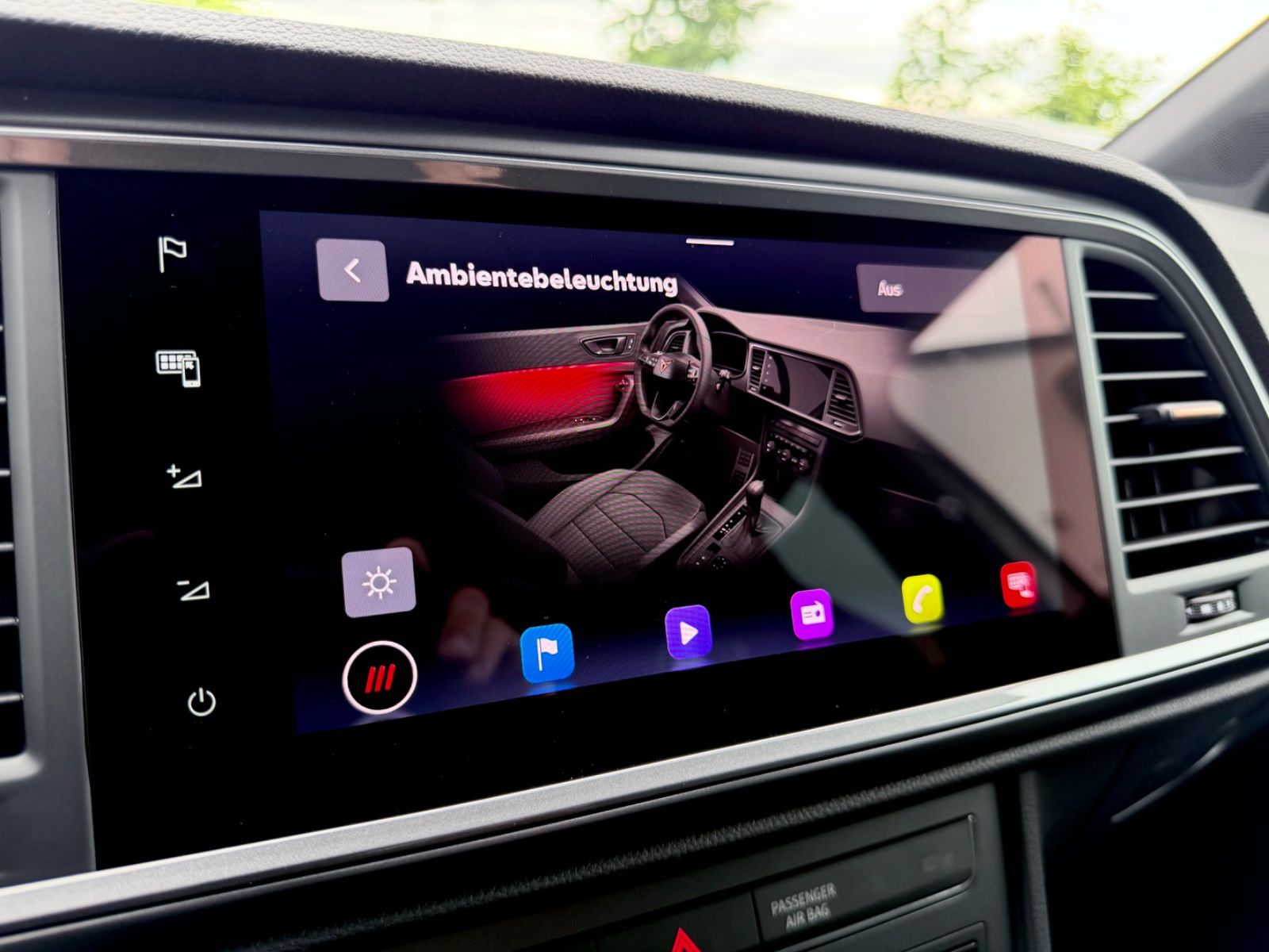 Cupra Ateca VZ 2.0 TSI DSG 4Drive /NAVI/LED/360°CAM/ - Bild 18 Cupra Ateca VZ 2.0 TSI DSG 4Drive /NAVI/LED/360°CAM/ in Weiß als SUV/Geländewagen/Pickup - Fahrzeugfoto 18