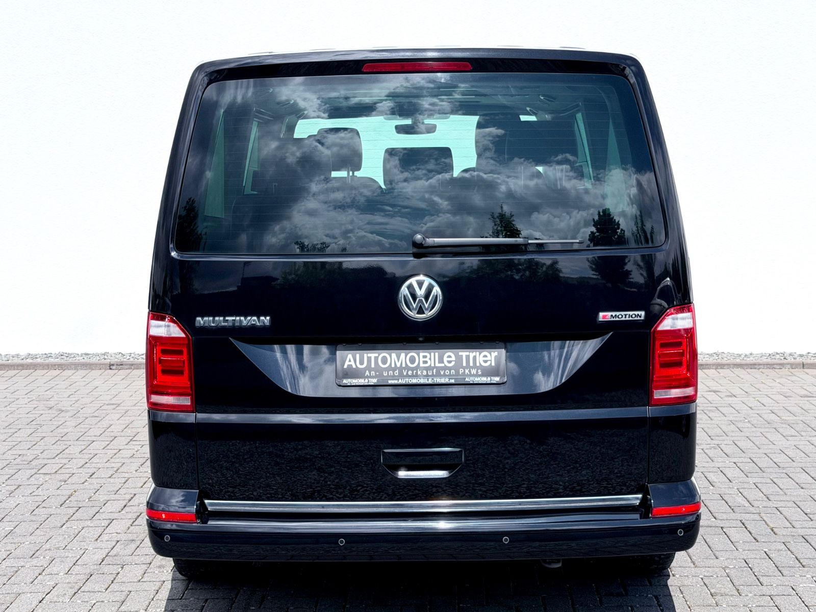 Volkswagen T6 Multivan 2.0 TDI DSG 4Motion - Bild 6 Volkswagen T6 Multivan 2.0 TDI DSG 4Motion in Schwarz als Van/Minibus - Fahrzeugfoto 6