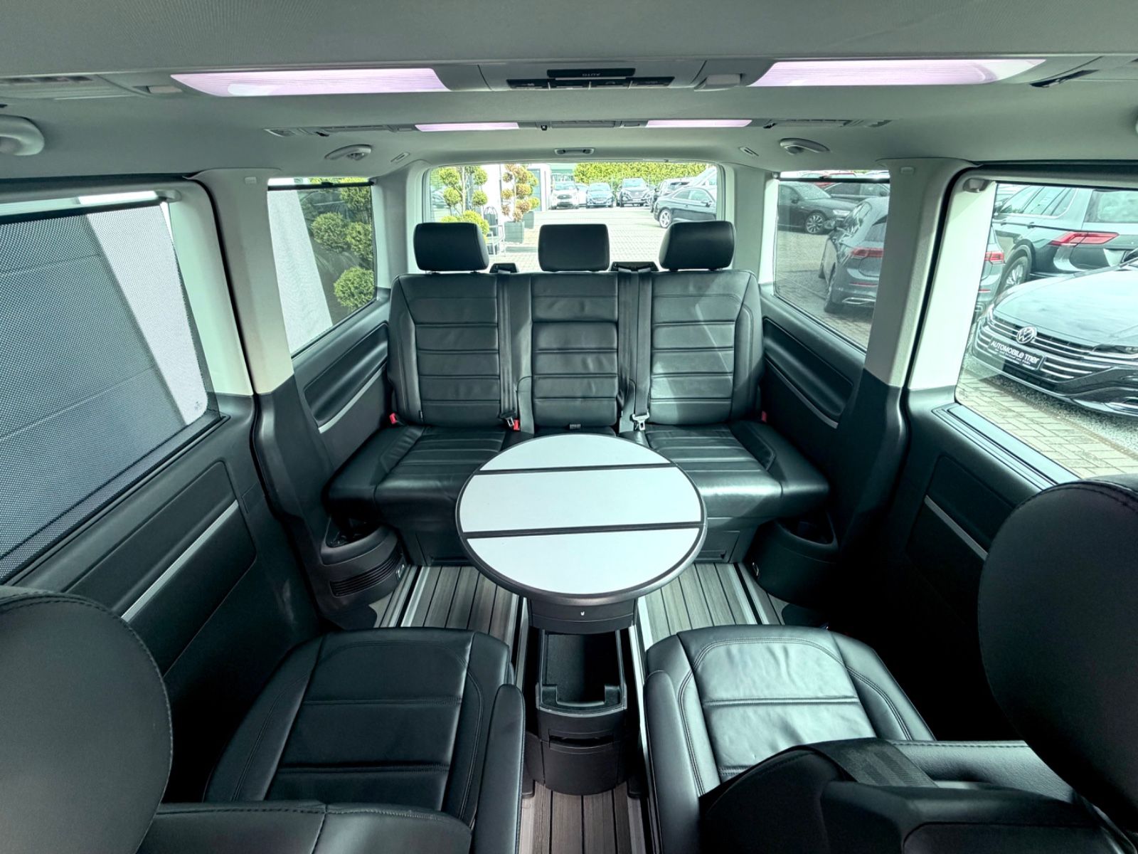 Volkswagen T6 Multivan 2.0 TDI DSG 4Motion - Bild 15 Volkswagen T6 Multivan 2.0 TDI DSG 4Motion in Schwarz als Van/Minibus - Fahrzeugfoto 15