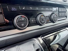 Volkswagen T6 Multivan 2.0 TDI DSG 4Motion in Schwarz als Van/Minibus - Fahrzeugfoto 20