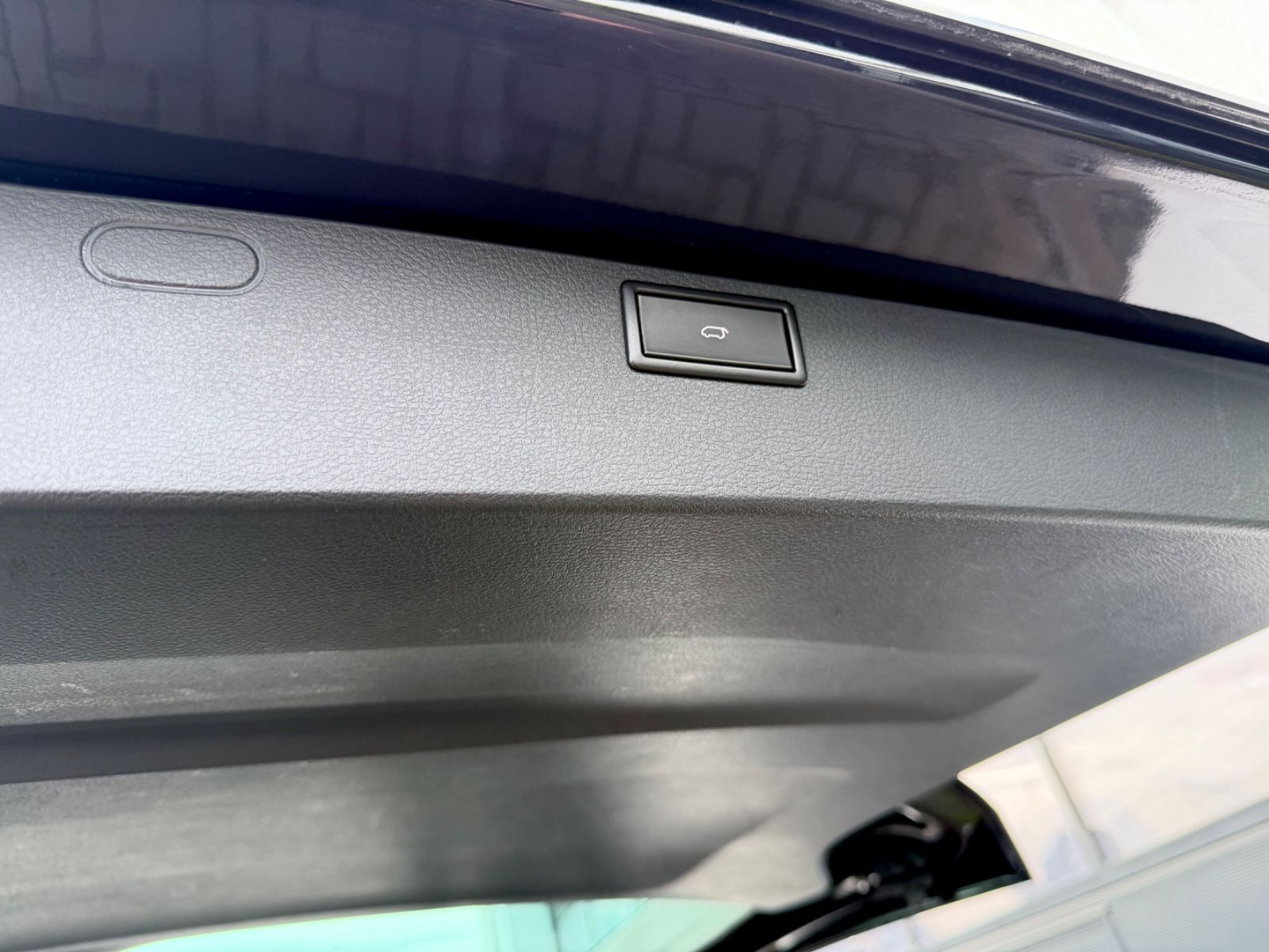 Volkswagen T6 Multivan 2.0 TDI DSG 4Motion - Bild 24 Volkswagen T6 Multivan 2.0 TDI DSG 4Motion in Schwarz als Van/Minibus - Fahrzeugfoto 24