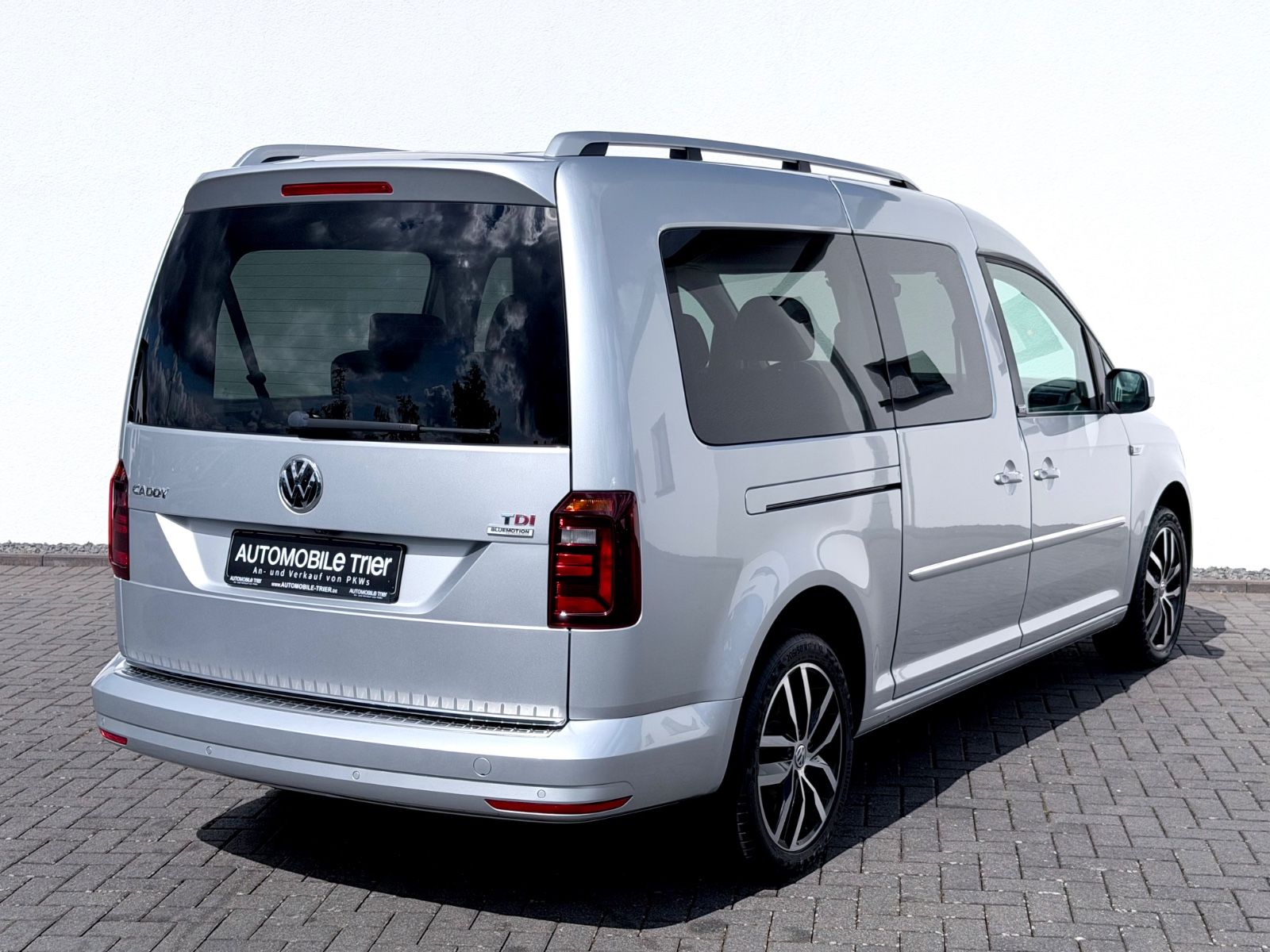 Volkswagen Caddy Maxi 2.0 TDI/LED/ACC/CAM/7.SITZER/GARANTIE - Bild 5 Volkswagen Caddy Maxi 2.0 TDI/LED/ACC/CAM/7.SITZER/GARANTIE in Silber als Van/Minibus - Fahrzeugfoto 5