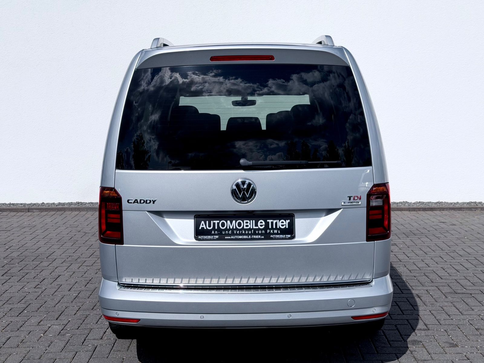 Volkswagen Caddy Maxi 2.0 TDI/LED/ACC/CAM/7.SITZER/GARANTIE - Bild 6 Volkswagen Caddy Maxi 2.0 TDI/LED/ACC/CAM/7.SITZER/GARANTIE in Silber als Van/Minibus - Fahrzeugfoto 6