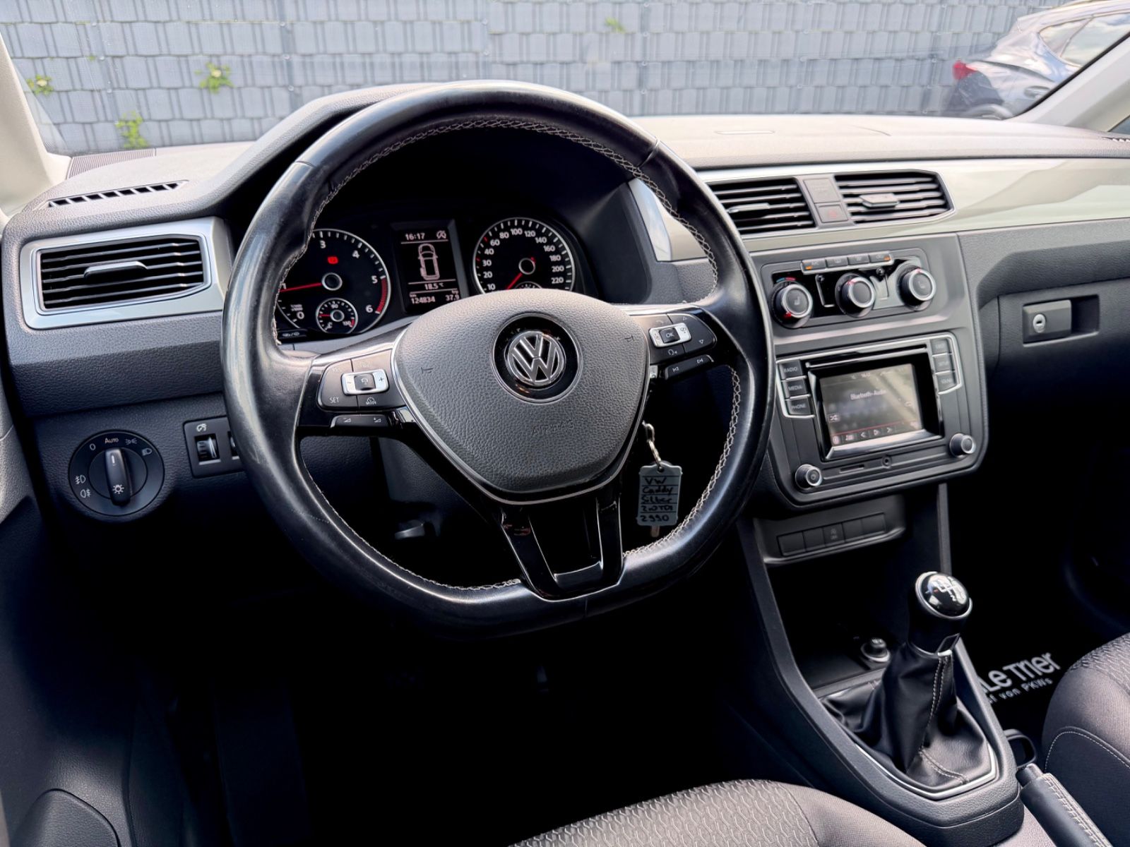 Volkswagen Caddy Maxi 2.0 TDI/LED/ACC/CAM/7.SITZER/GARANTIE - Bild 10 Volkswagen Caddy Maxi 2.0 TDI/LED/ACC/CAM/7.SITZER/GARANTIE in Silber als Van/Minibus - Fahrzeugfoto 10