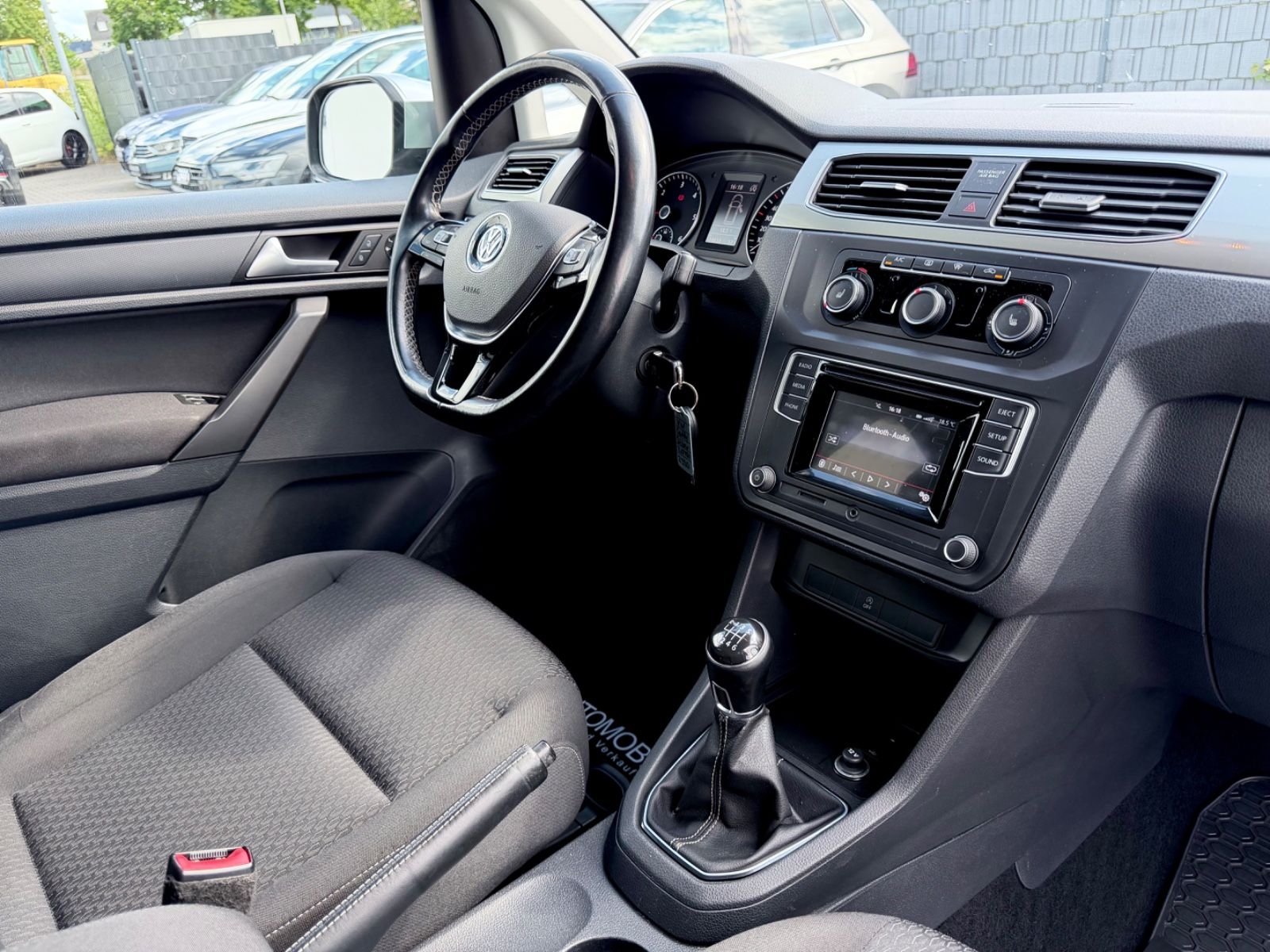 Volkswagen Caddy Maxi 2.0 TDI/LED/ACC/CAM/7.SITZER/GARANTIE - Bild 12 Volkswagen Caddy Maxi 2.0 TDI/LED/ACC/CAM/7.SITZER/GARANTIE in Silber als Van/Minibus - Fahrzeugfoto 12