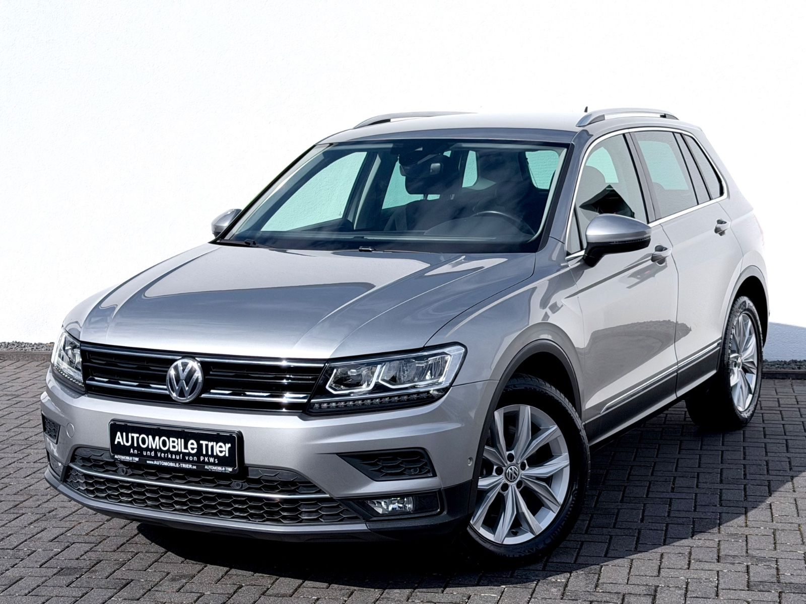 Volkswagen Tiguan Highline 2.0 TDI DSG 4Motion /ACC/CAM/AHK in Silber als SUV/Geländewagen/Pickup - Fahrzeugfoto 1