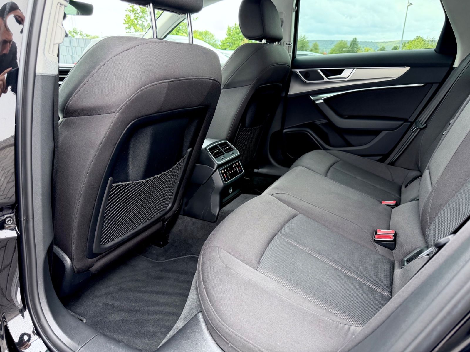 Audi A6 Avant 45 TDI quattro sport /LED/ACC/CAM/ - Bild 14 Audi A6 Avant 45 TDI quattro sport /LED/ACC/CAM/ in Schwarz als Kombi - Fahrzeugfoto 14