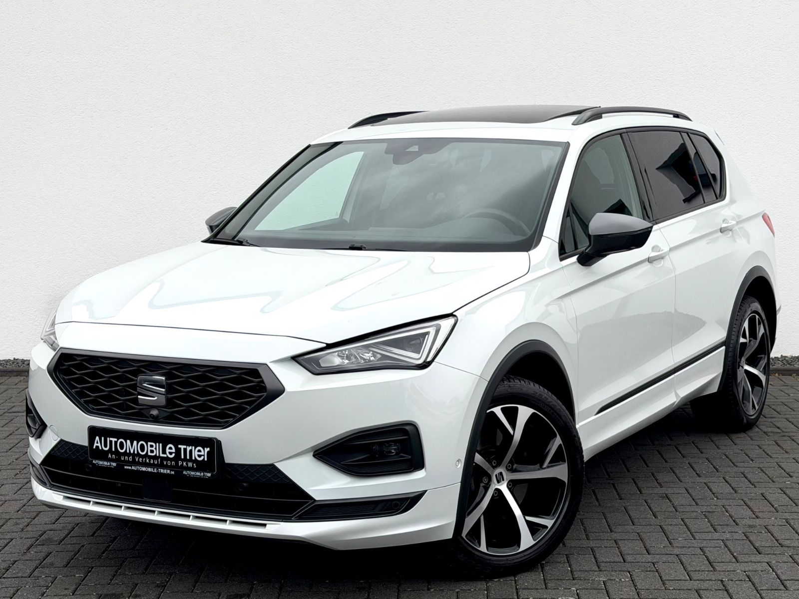 Seat Tarraco FR 2.0 TDI DSG 4Drive /PANO/LED/ACC/AHK/ in Weiß als SUV/Geländewagen/Pickup - Fahrzeugfoto 1