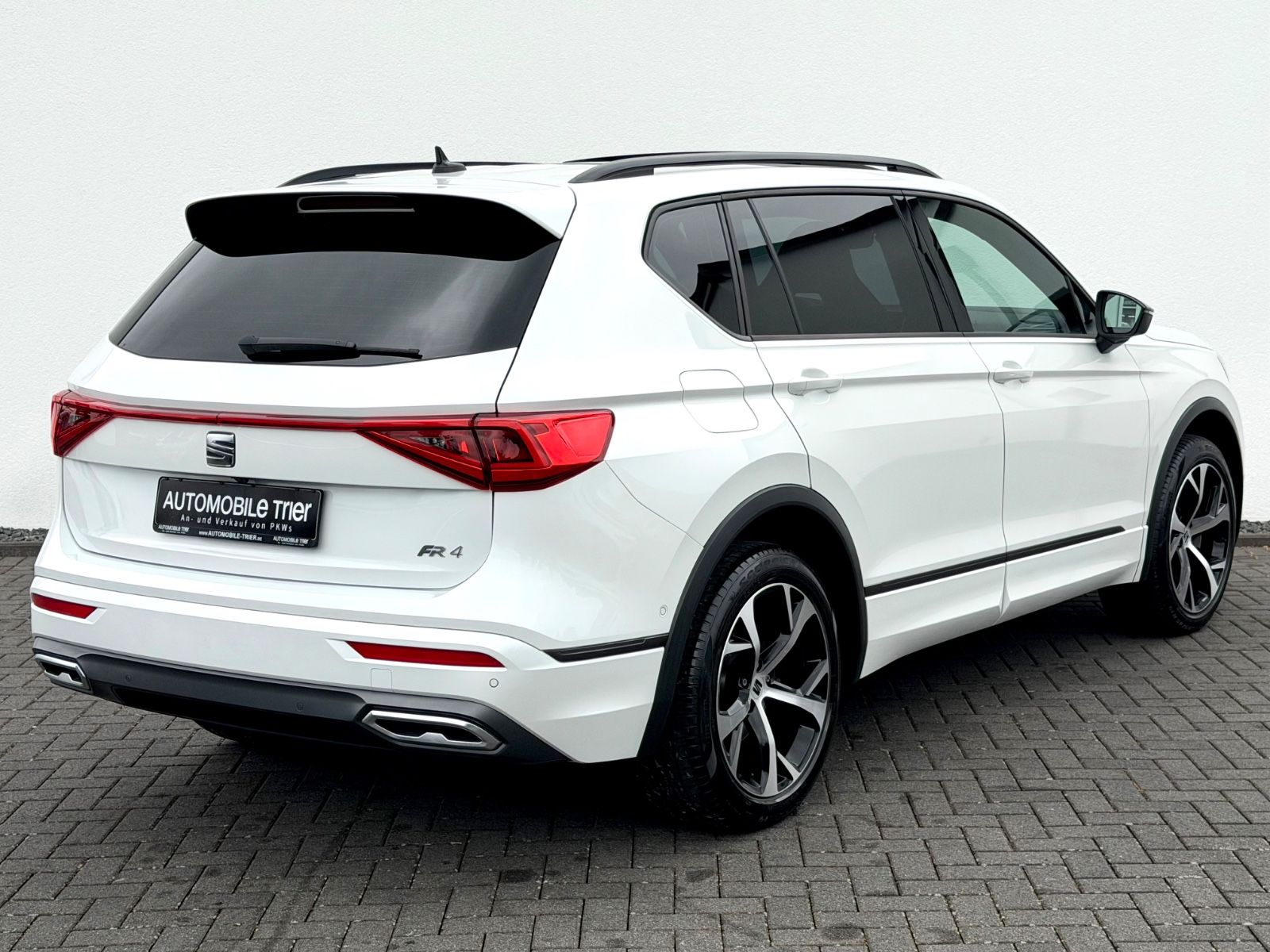 Seat Tarraco FR 2.0 TDI DSG 4Drive /PANO/LED/ACC/AHK/ - Bild 5 Seat Tarraco FR 2.0 TDI DSG 4Drive /PANO/LED/ACC/AHK/ in Weiß als SUV/Geländewagen/Pickup - Fahrzeugfoto 5