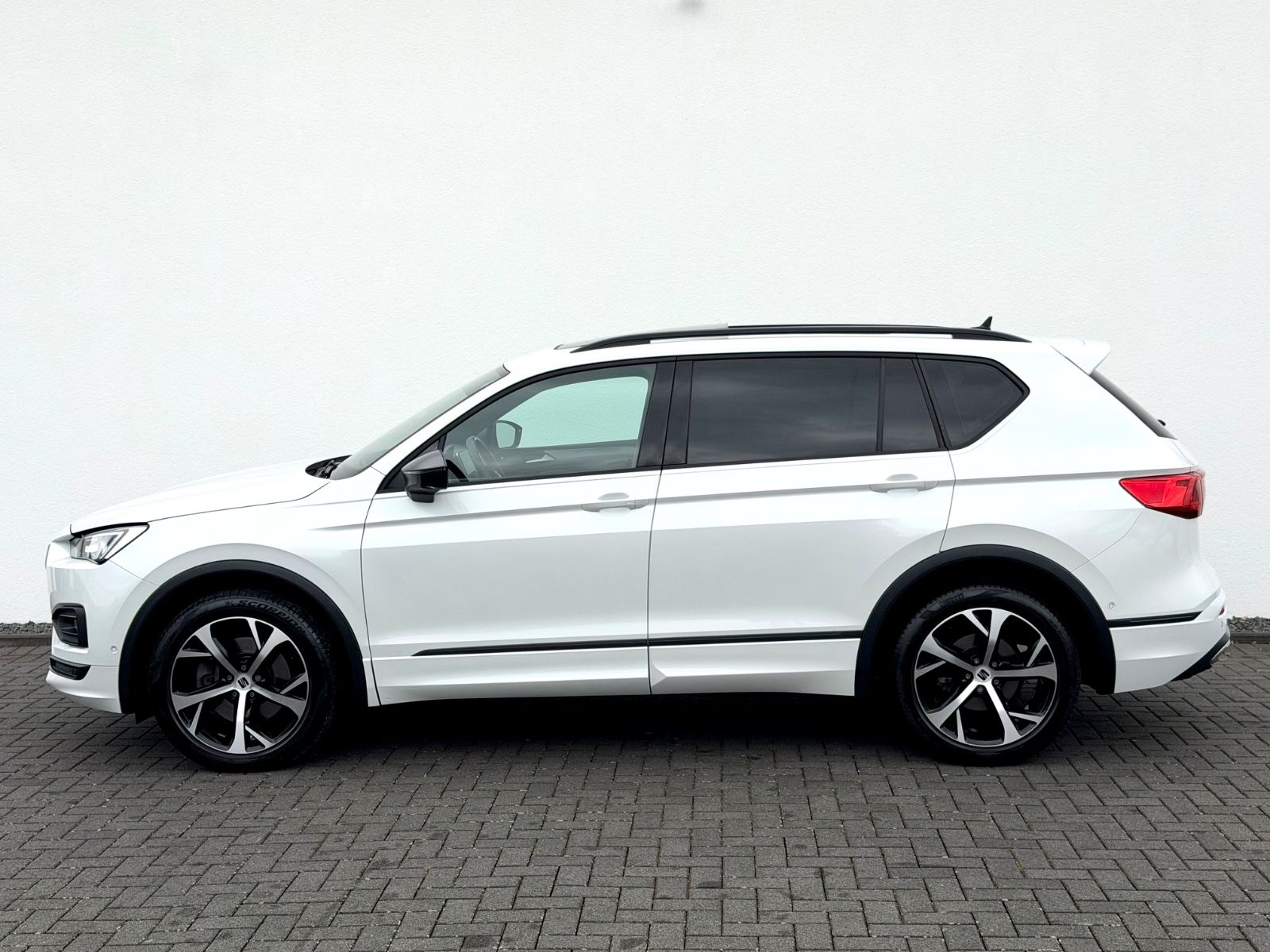 Seat Tarraco FR 2.0 TDI DSG 4Drive /PANO/LED/ACC/AHK/ - Bild 8 Seat Tarraco FR 2.0 TDI DSG 4Drive /PANO/LED/ACC/AHK/ in Weiß als SUV/Geländewagen/Pickup - Fahrzeugfoto 8