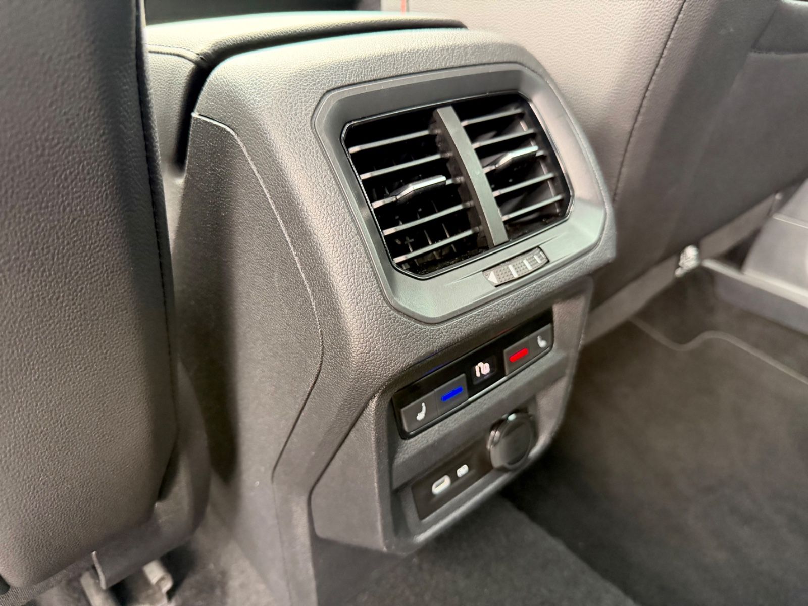 Seat Tarraco FR 2.0 TDI DSG 4Drive /PANO/LED/ACC/AHK/ - Bild 24 Seat Tarraco FR 2.0 TDI DSG 4Drive /PANO/LED/ACC/AHK/ in Weiß als SUV/Geländewagen/Pickup - Fahrzeugfoto 24