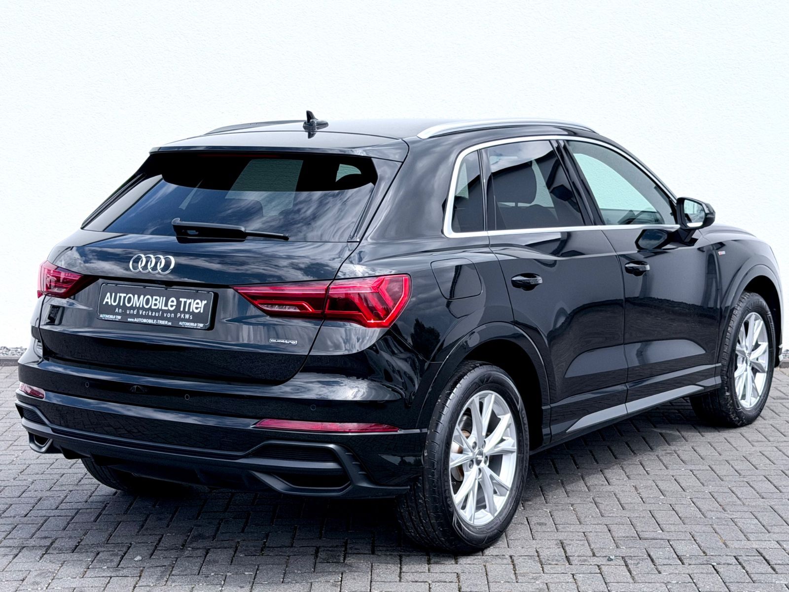 Audi Q3 40 TDI quattro S line Sport Plus Paket - Bild 5 Audi Q3 40 TDI quattro S line Sport Plus Paket in Schwarz als SUV/Geländewagen/Pickup - Fahrzeugfoto 5
