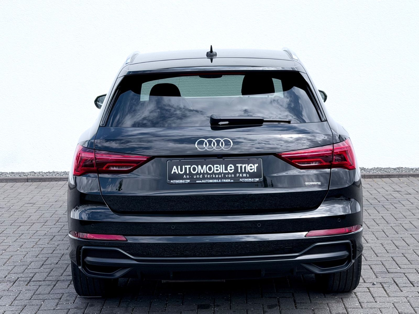 Audi Q3 40 TDI quattro S line Sport Plus Paket - Bild 6 Audi Q3 40 TDI quattro S line Sport Plus Paket in Schwarz als SUV/Geländewagen/Pickup - Fahrzeugfoto 6