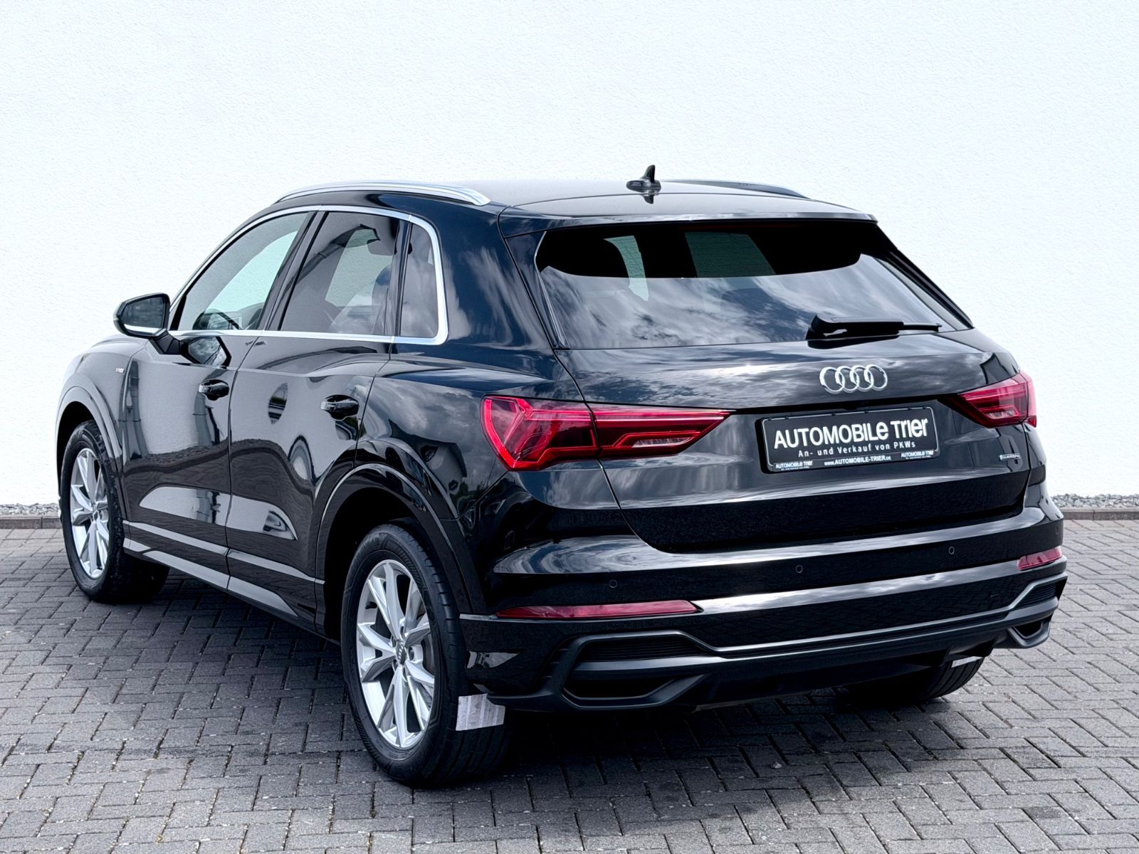 Audi Q3 40 TDI quattro S line Sport Plus Paket - Bild 7 Audi Q3 40 TDI quattro S line Sport Plus Paket in Schwarz als SUV/Geländewagen/Pickup - Fahrzeugfoto 7