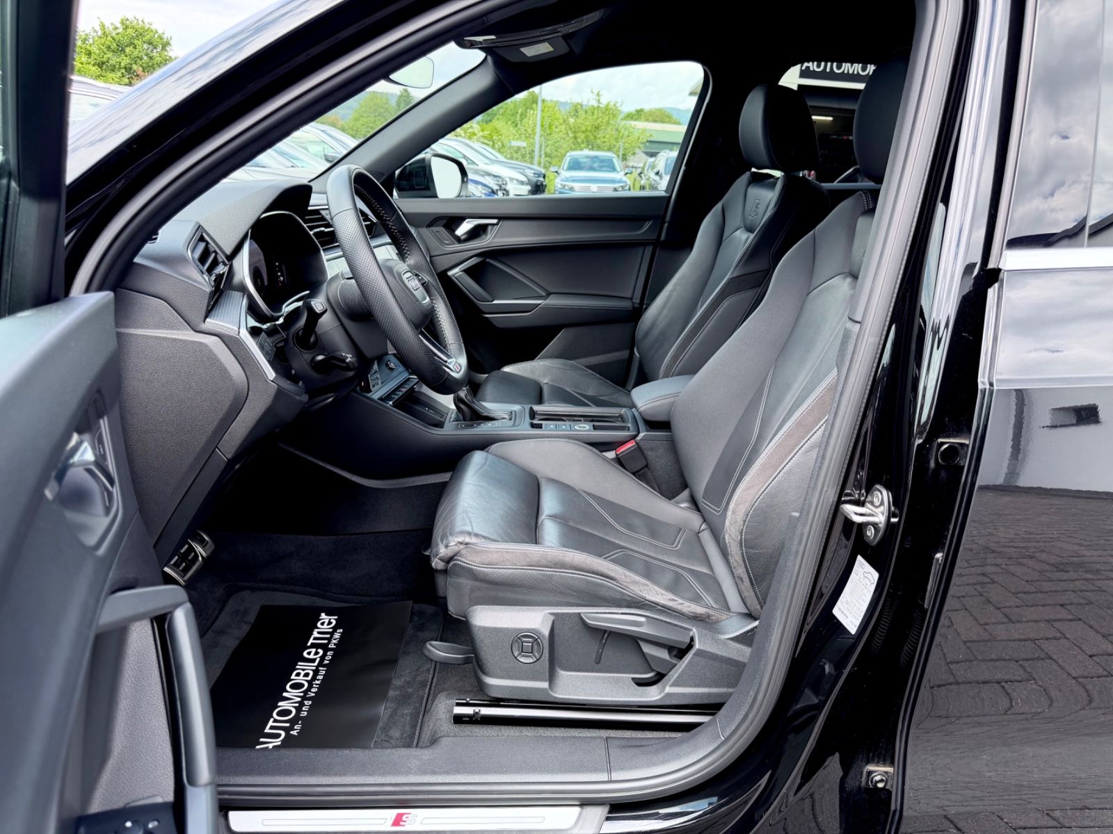 Audi Q3 40 TDI quattro S line Sport Plus Paket - Bild 9 Audi Q3 40 TDI quattro S line Sport Plus Paket in Schwarz als SUV/Geländewagen/Pickup - Fahrzeugfoto 9