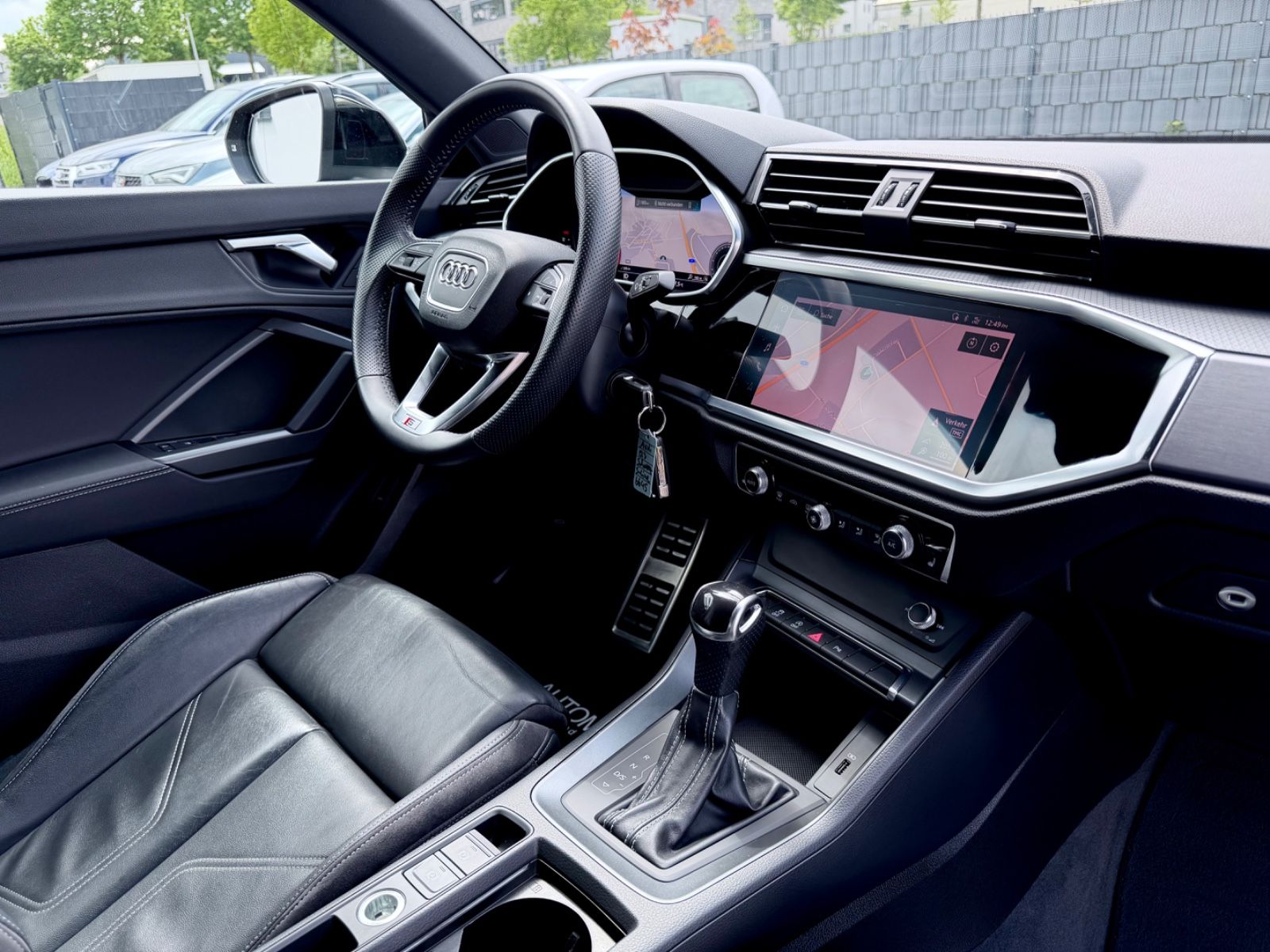 Audi Q3 40 TDI quattro S line Sport Plus Paket - Bild 12 Audi Q3 40 TDI quattro S line Sport Plus Paket in Schwarz als SUV/Geländewagen/Pickup - Fahrzeugfoto 12
