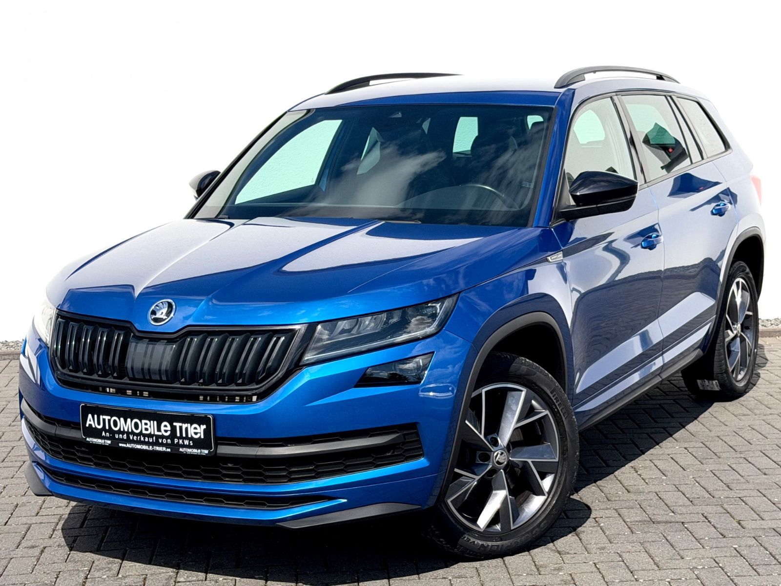 Skoda Kodiaq Sportline 2.0 TDI DSG 4x4 // 7.SITZER // in Blau als SUV/Geländewagen/Pickup - Fahrzeugfoto 1