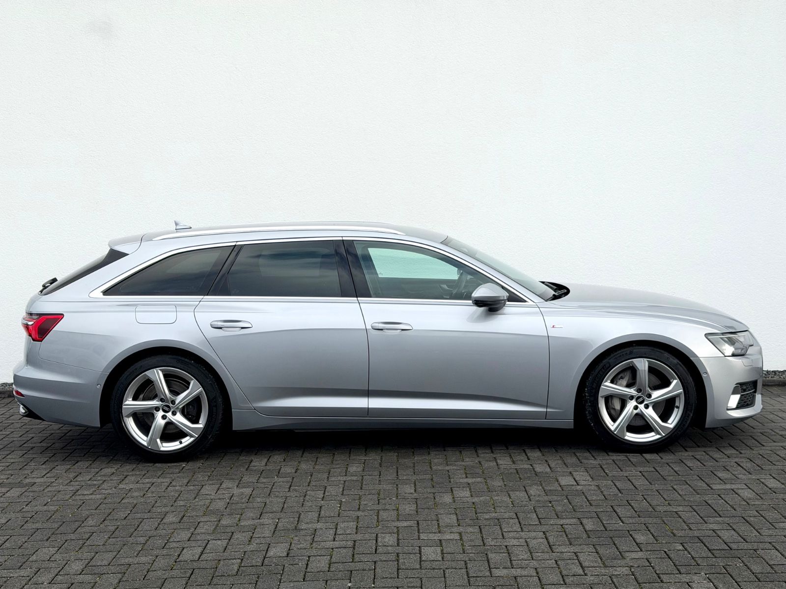Audi A6 Avant 50 TDI quattro S line Sport Plus Paket - Bild 4 Audi A6 Avant 50 TDI quattro S line Sport Plus Paket in FLORETTSILBER als Kombi - Fahrzeugfoto 4