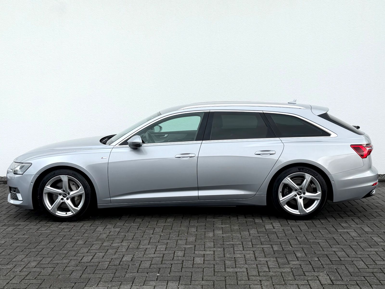 Audi A6 Avant 50 TDI quattro S line Sport Plus Paket - Bild 8 Audi A6 Avant 50 TDI quattro S line Sport Plus Paket in FLORETTSILBER als Kombi - Fahrzeugfoto 8