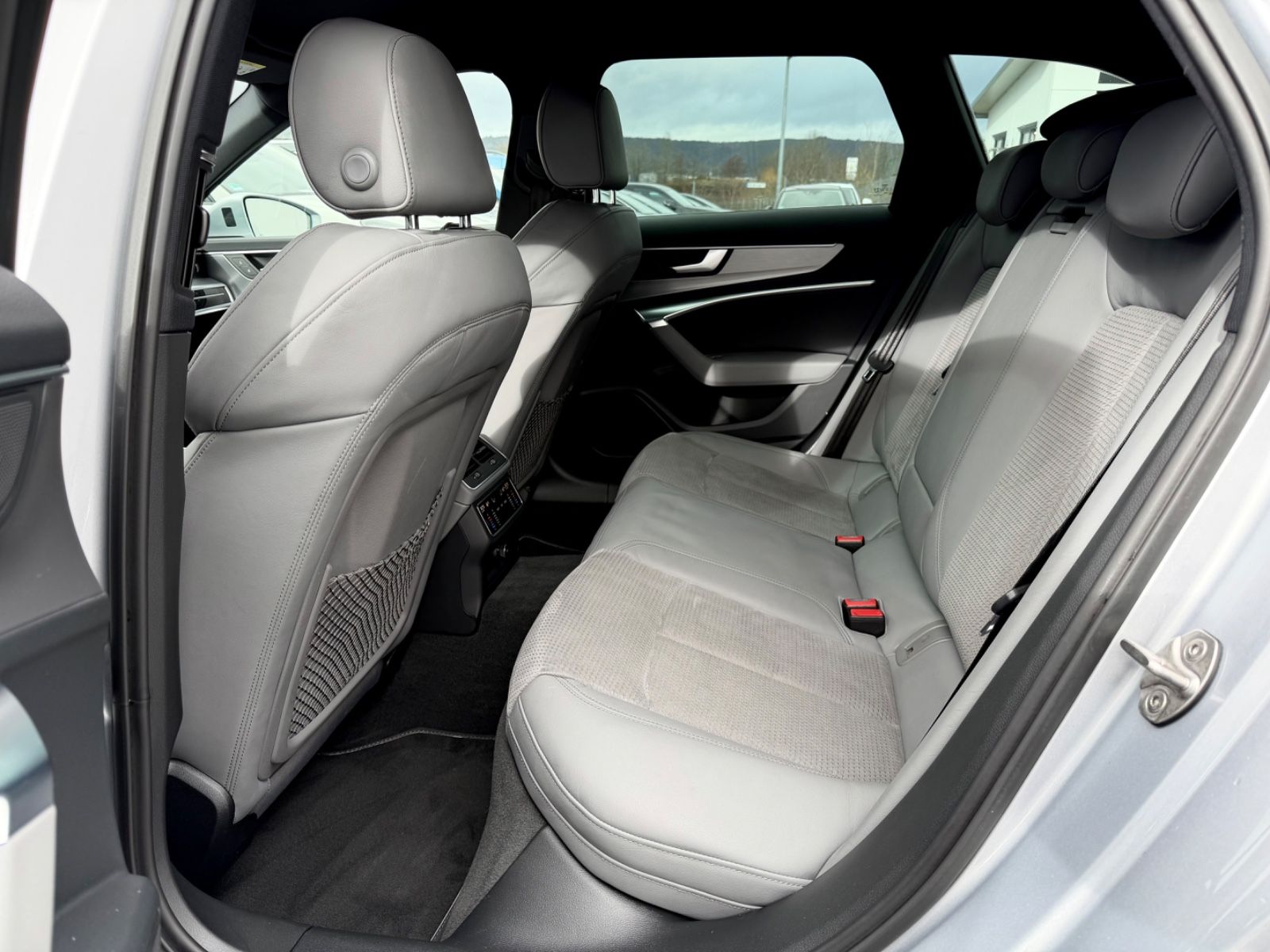 Audi A6 Avant 50 TDI quattro S line Sport Plus Paket - Bild 14 Audi A6 Avant 50 TDI quattro S line Sport Plus Paket in FLORETTSILBER als Kombi - Fahrzeugfoto 14