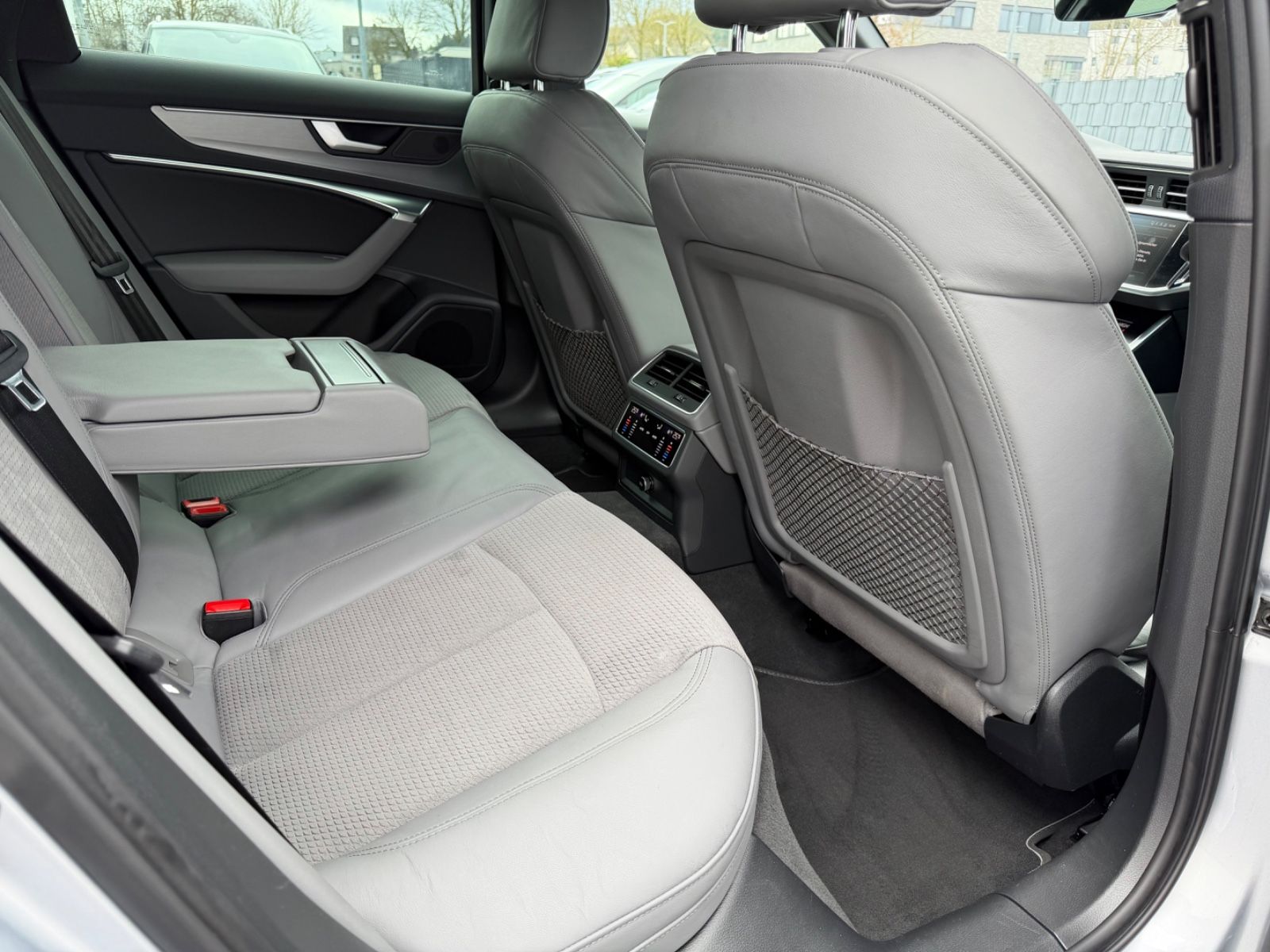 Audi A6 Avant 50 TDI quattro S line Sport Plus Paket - Bild 15 Audi A6 Avant 50 TDI quattro S line Sport Plus Paket in FLORETTSILBER als Kombi - Fahrzeugfoto 15