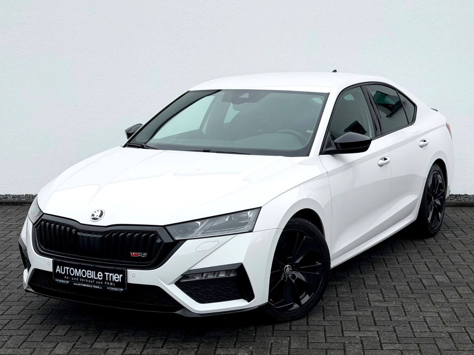 Skoda Octavia 2.0 TDI DSG RS /NAVI/LED/ACC/1.HAND/ in Weiß als Limousine - Fahrzeugfoto 1