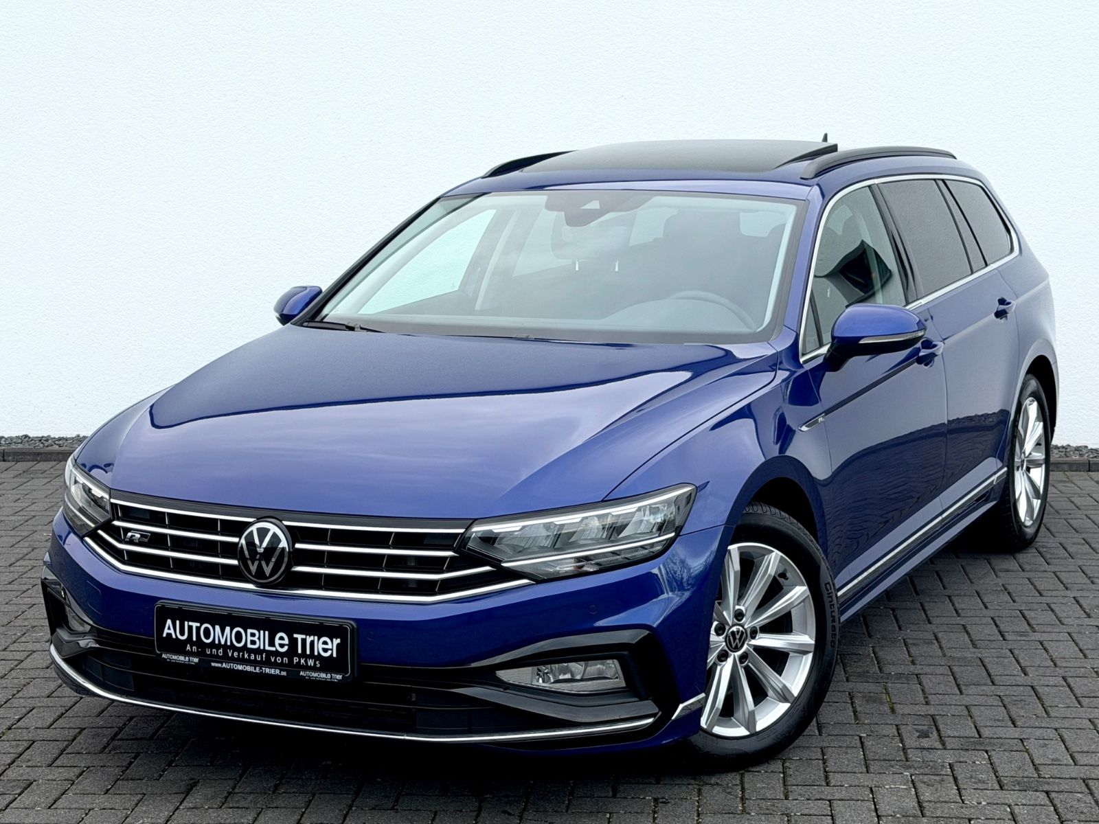 Volkswagen Passat Variant 2.0 TDI R line /Led/Pano/App/ in Blau als Kombi - Fahrzeugfoto 1