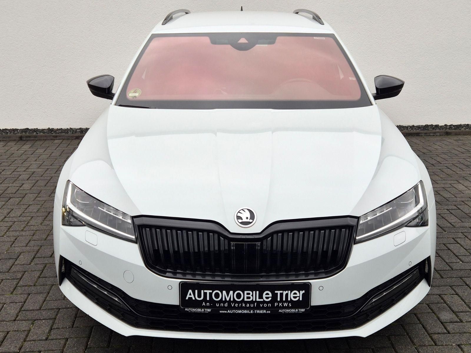 Skoda Superb Combi Sportline 2.0 TSI DSG / / 1.HAND // - Bild 2 Skoda Superb Combi Sportline 2.0 TSI DSG / / 1.HAND // in Moon-Weiss Metallic als Kombi - Fahrzeugfoto 2