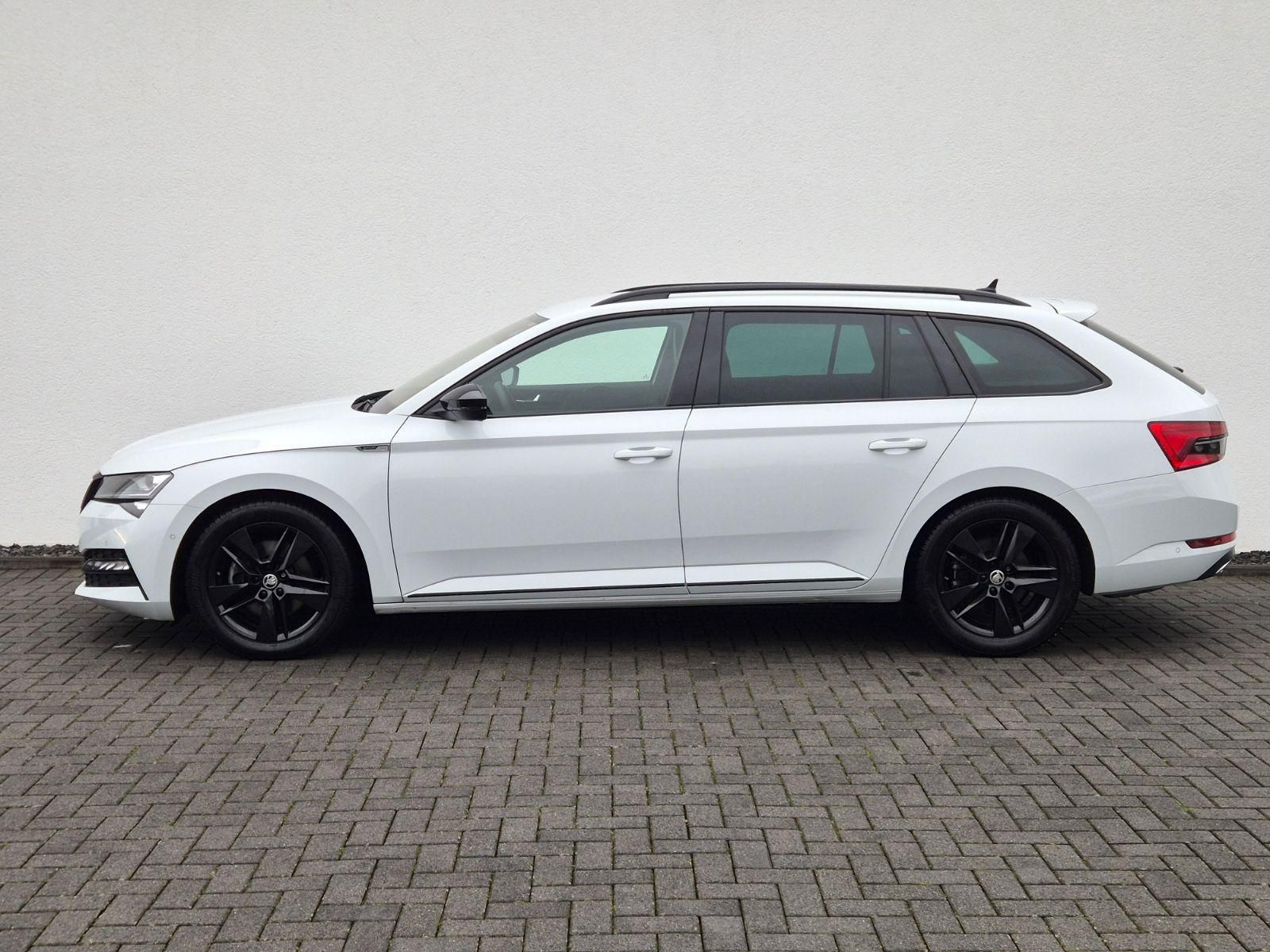 Skoda Superb Combi Sportline 2.0 TSI DSG / / 1.HAND // - Bild 8 Skoda Superb Combi Sportline 2.0 TSI DSG / / 1.HAND // in Moon-Weiss Metallic als Kombi - Fahrzeugfoto 8