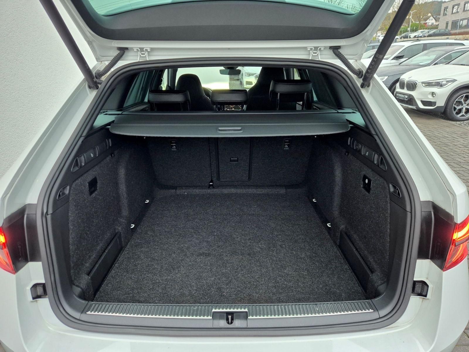 Skoda Superb Combi Sportline 2.0 TSI DSG / / 1.HAND // - Bild 15 Skoda Superb Combi Sportline 2.0 TSI DSG / / 1.HAND // in Moon-Weiss Metallic als Kombi - Fahrzeugfoto 15