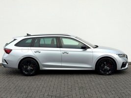 Skoda Octavia Combi RS 2.0 TDI DSG /NAVI/LED/HUD/AHK/ in Silber als Kombi - Fahrzeugfoto 4