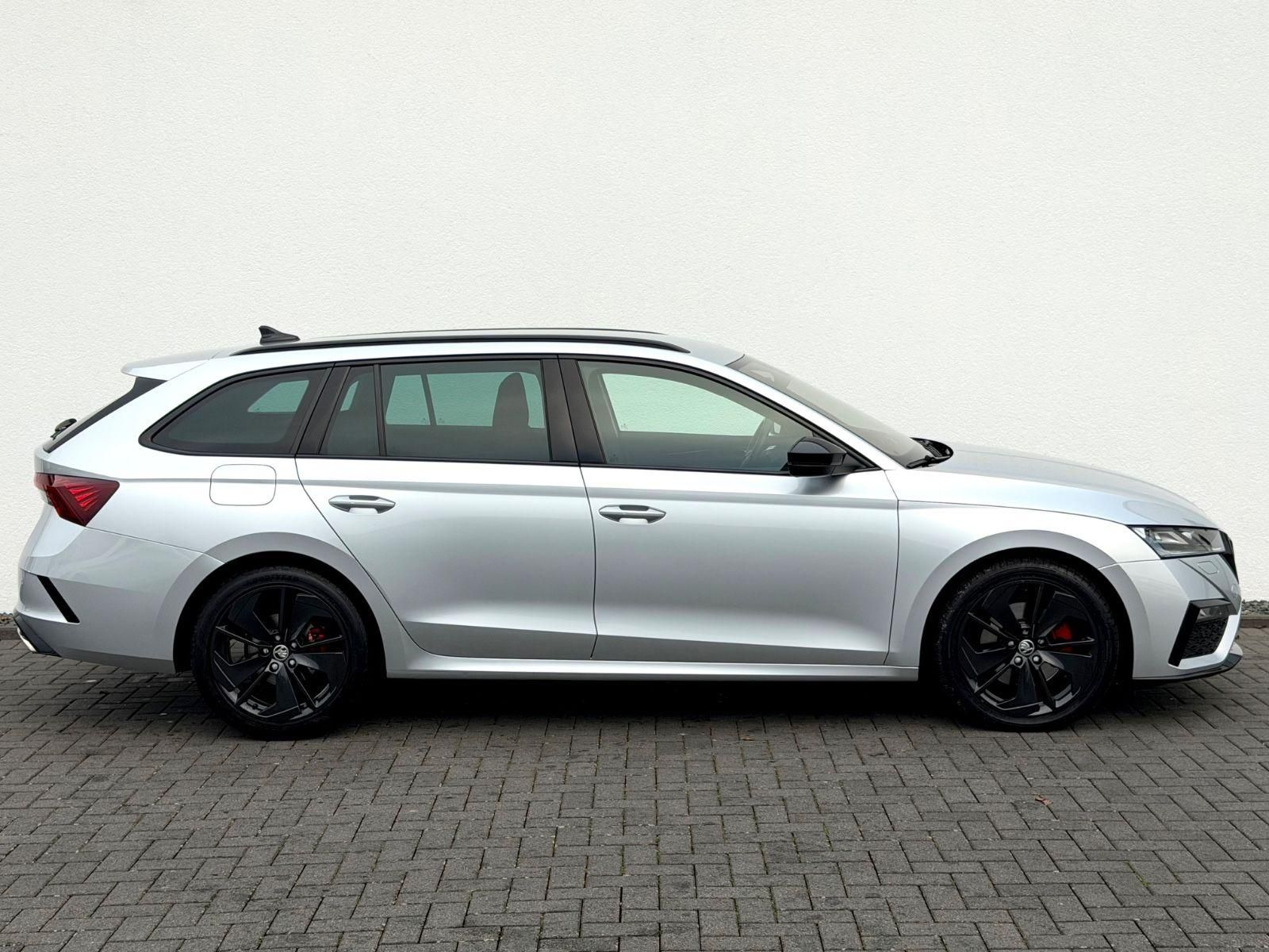 Skoda Octavia Combi RS 2.0 TDI DSG /NAVI/LED/HUD/AHK/ - Bild 4 Skoda Octavia Combi RS 2.0 TDI DSG /NAVI/LED/HUD/AHK/ in Silber als Kombi - Fahrzeugfoto 4