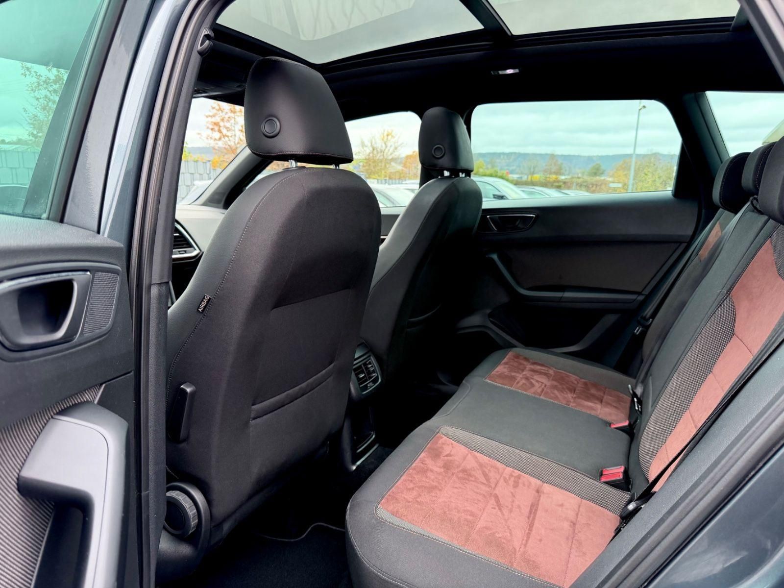 Seat Ateca Xcellence 2.0 TDI DSG 4Drive /NAVI/LED/CAM - Bild 13 Seat Ateca Xcellence 2.0 TDI DSG 4Drive /NAVI/LED/CAM in "metal " Grey als SUV/Geländewagen/Pickup - Fahrzeugfoto 13