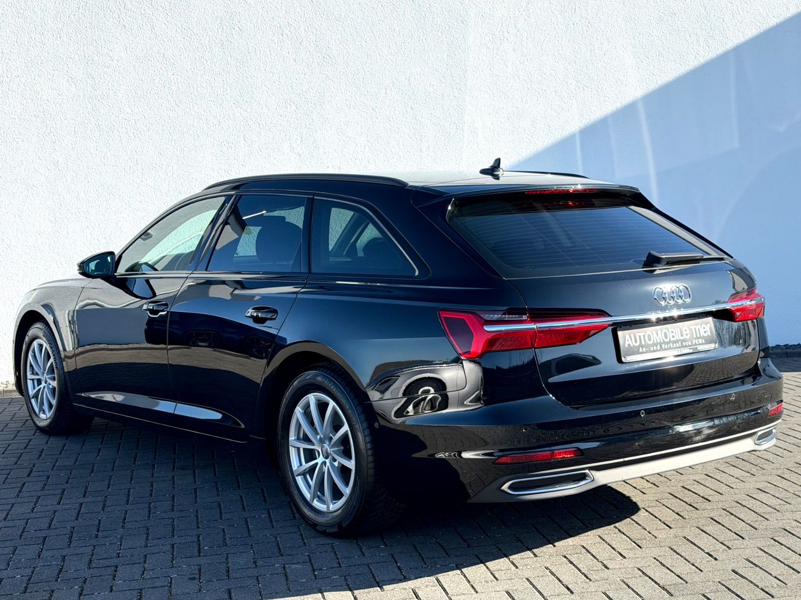 Audi A6 Avant 40 TDI /NAVI/LED/ACC/CAM/GARANTIE/ - Bild 7 Audi A6 Avant 40 TDI /NAVI/LED/ACC/CAM/GARANTIE/ in BRILLANTSCHWARZ als Kombi - Fahrzeugfoto 7