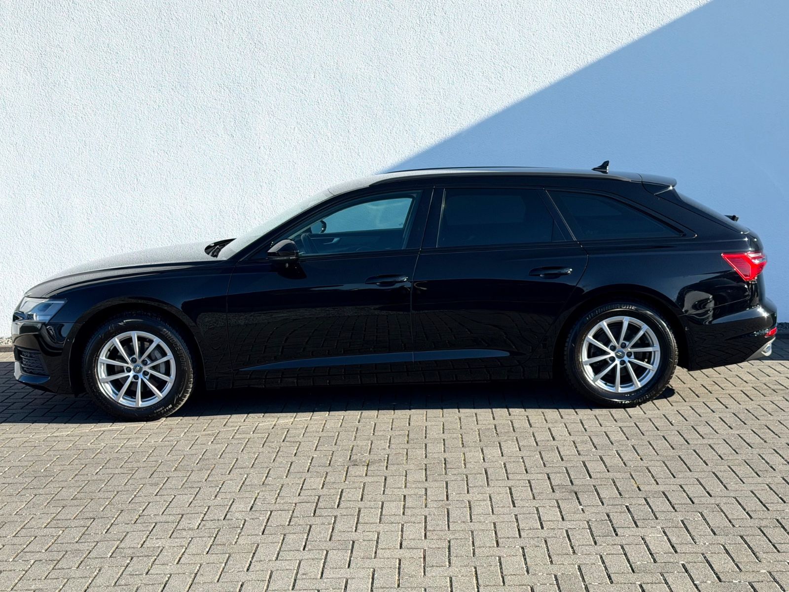 Audi A6 Avant 40 TDI /NAVI/LED/ACC/CAM/GARANTIE/ - Bild 8 Audi A6 Avant 40 TDI /NAVI/LED/ACC/CAM/GARANTIE/ in BRILLANTSCHWARZ als Kombi - Fahrzeugfoto 8
