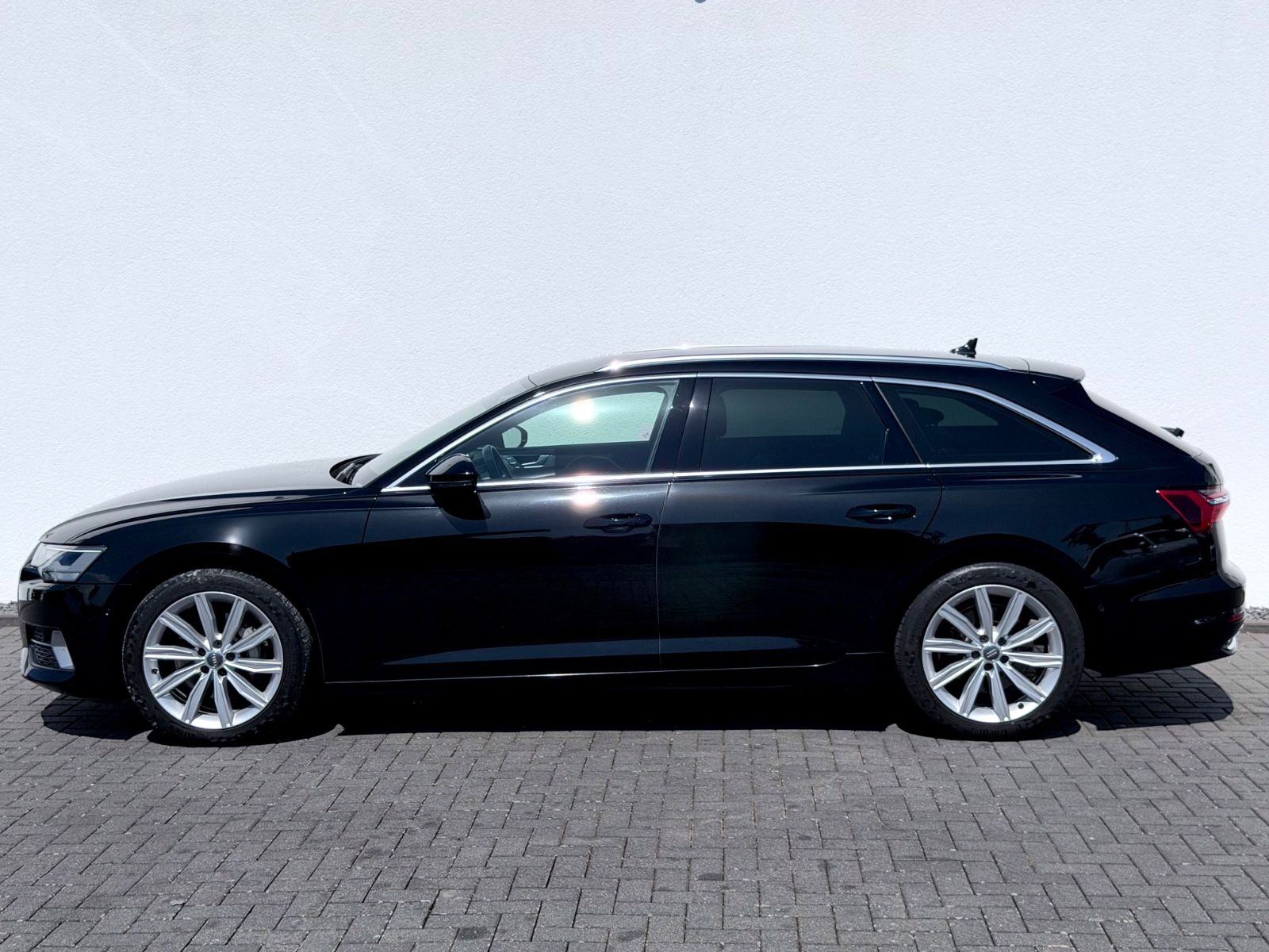 Audi A6 Avant 50 TDI quattro sport / NAVI/LED/ACC/CAM - Bild 7 Audi A6 Avant 50 TDI quattro sport / NAVI/LED/ACC/CAM in Schwarz als Kombi - Fahrzeugfoto 7